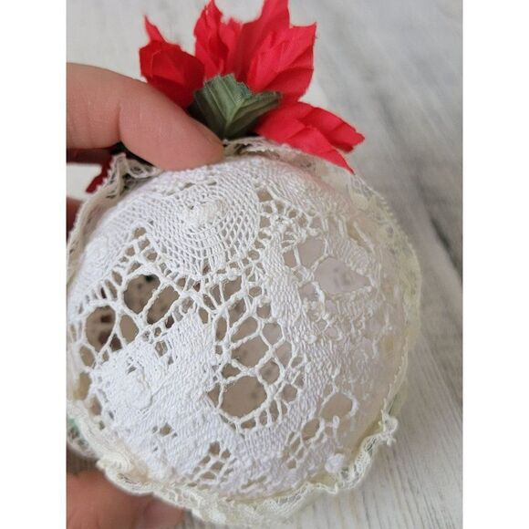 White lace red flower ornament Xmas decor - Picture 2 of 6